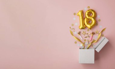18 numaralı doğum günü balonu hediye kutusu dümdüz patladı.