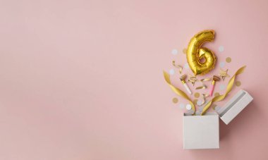 6 numaralı doğum günü balonu hediye kutusu dümdüz patladı.