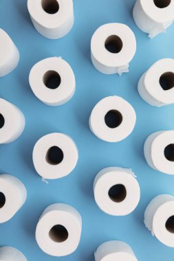 Tuvalet kağıdı rulo arka planı. üstünde düz yatıyordu..