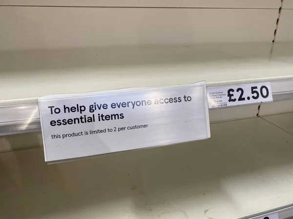 OXFORD, UK - March 16th 2020: Empty supermarket shelves at a local grocery store as people prepare for coronavirus lockdown — Stock Fotó
