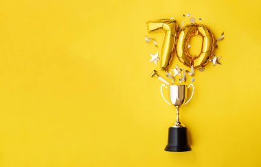 Kazanan kupadan patlayan 70 numaralı altın yıldönümü balonu