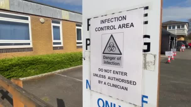 Προειδοποιητικό σήμα περιοχής ελέγχου μόλυνσης που εμφανίζεται κατά τη διάρκεια της εστίας του ιού της στέψης — Αρχείο Βίντεο