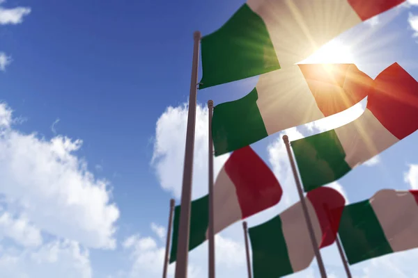 이탈리아에서는 푸른 하늘에 바람을 등지고 깃발을 흔들고 있다. 3D 렌더링 — 스톡 사진