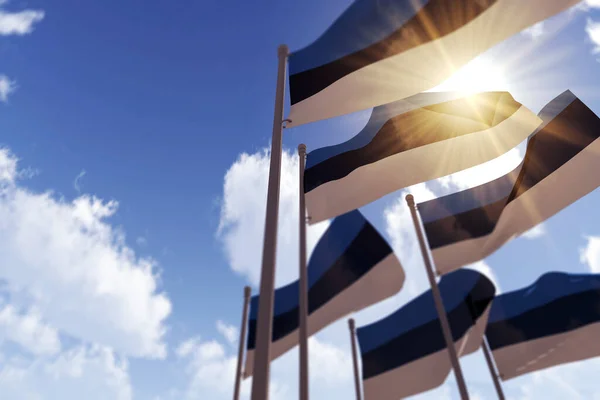 Bandeiras da Estônia acenando ao vento contra um céu azul. Renderização 3D — Fotografia de Stock