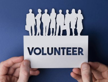 Gönüllü beyaz kartlı bir iş adamının imzası.