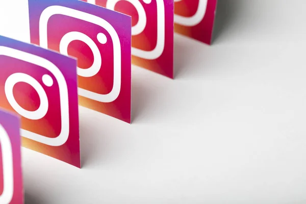 OXFORD, Reino Unido - 22 de agosto de 2018: Una colección de logotipos de Instagram impresos en papel . — Foto de Stock