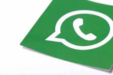 OXFORD, İngiltere - 21 Şubat 2017: Whatsapp sosyal medya mesaj logosu kağıda basıldı