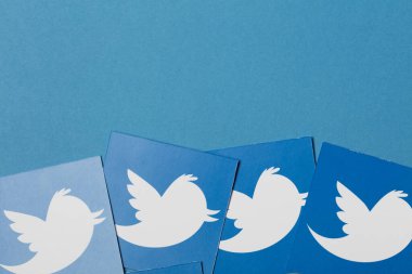 OXFORD, İngiltere - JAN 7 2017: Twitter sosyal ağ marka logosu kağıda basıldı
