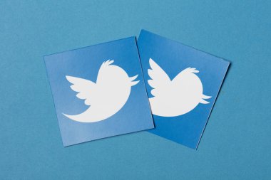 OXFORD, İngiltere - JAN 7 2017: Twitter sosyal ağ marka logosu kağıda basıldı