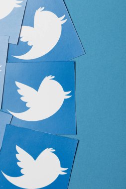 OXFORD, İngiltere - JAN 7 2017: Twitter sosyal ağ marka logosu kağıda basıldı