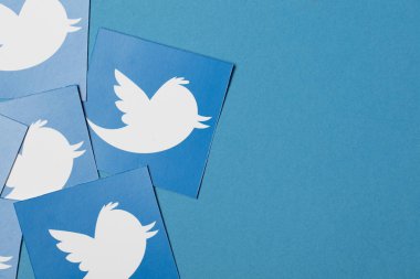 OXFORD, İngiltere - JAN 7 2017: Twitter sosyal ağ marka logosu kağıda basıldı