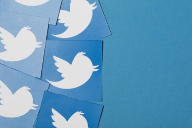 OXFORD, İngiltere - JAN 7 2017: Twitter sosyal ağ marka logosu kağıda basıldı