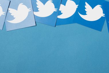 OXFORD, İngiltere - JAN 7 2017: Twitter sosyal ağ marka logosu kağıda basıldı