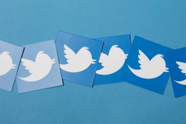OXFORD, İngiltere - JAN 7 2017: Twitter sosyal ağ marka logosu kağıda basıldı
