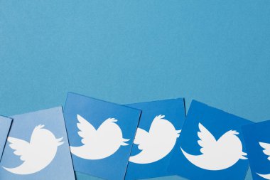 OXFORD, İngiltere - JAN 7 2017: Twitter sosyal ağ marka logosu kağıda basıldı