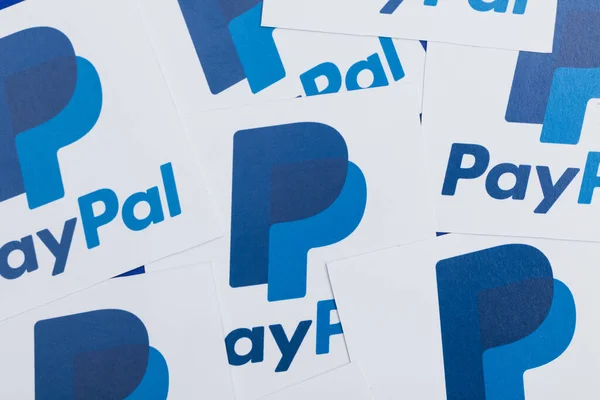 OXFORD, UK - 31 GENNAIO 2017: Paypal money transfer company logo stampato su carta — Foto Stock