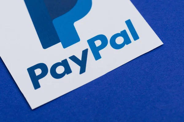 OXFORD, Reino Unido - JAN 31 2017: logotipo da empresa de transferência de dinheiro Paypal impresso em papel — Fotografia de Stock