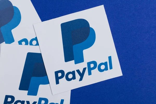 OXFORD, Egyesült Királyság - JAN 31 2017: Paypal money transfer company logo printed on paper — Stock Fotó