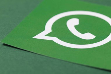 OXFORD, İngiltere - 21 Şubat 2017: Whatsapp sosyal medya mesaj logosu kağıda basıldı
