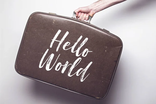 Hallo-Welt-Botschaft auf einem alten Reisekoffer — Stockfoto