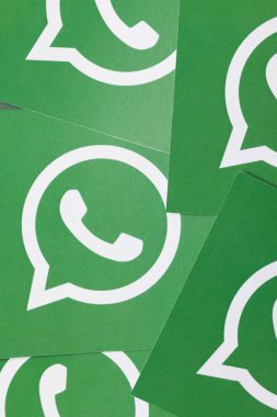 OXFORD, İngiltere - 21 Şubat 2017: Whatsapp sosyal medya mesaj logosu kağıda basıldı