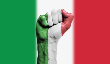 Sıkıca sarılmış bir yumrukta İtalya bayrağı. Kuvvet, Protesto konsepti