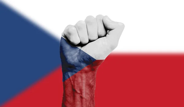 체코의 국기는 꽉 조인 주먹 위에 그려졌다. 강인 함, 증명 개념 — 스톡 사진
