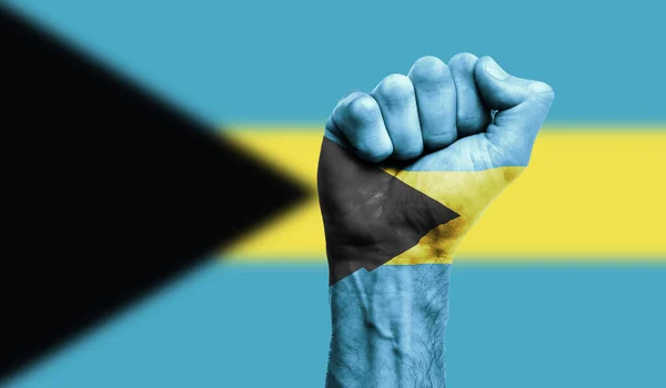 Bahamas-Flagge mit geballter Faust. Stärke, Protestkonzept — Stockfoto