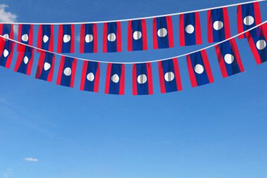 Laos bayrağı mavi gökyüzünde asılı. 3B Hazırlama