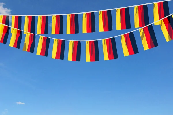 Tyskland flagga festliga bunting hängande mot en blå himmel. 3D-Render — Stockfoto