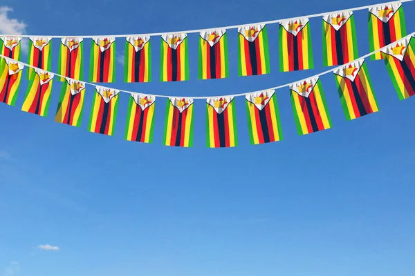 Zimbabwe flagga festliga bunting hängande mot en blå himmel. 3D-Render — Stockfoto