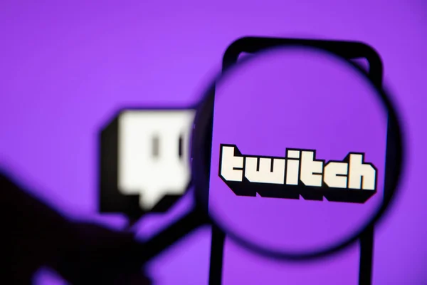 ЛОНДОН, Великобритания - 30 апреля 2020: Twitch live gaming logo under a magnifying glass — стоковое фото