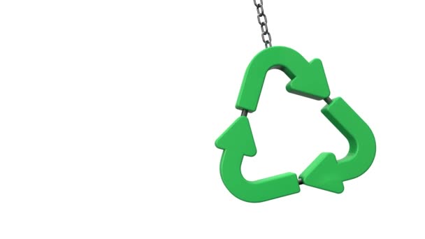 チェーンから緑のリサイクルシンボルスイング。3Dレンダリング — ストック動画