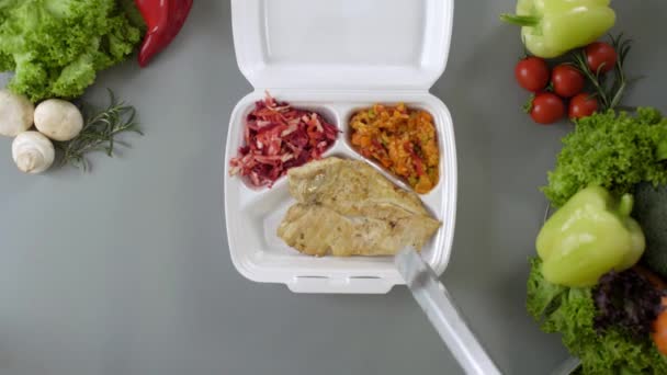 Packing Takeaway Food Styrofoam Box Fresh Delivery Pack Meal Chicken — Stock Video