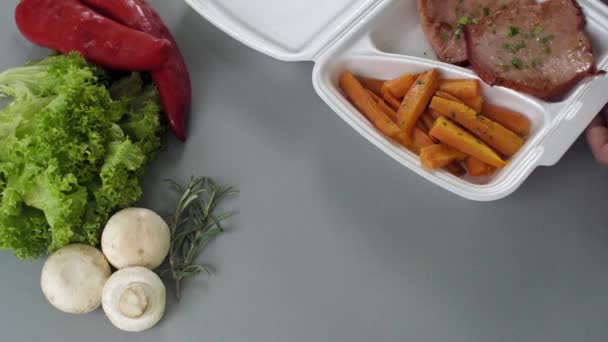 Emballage Des Aliments Emporter Dans Une Boîte Styromousse Pack Repas — Video