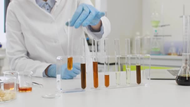 Close Chemical Scientists Working Hemp Cbd Cbda Oil Laboratory She — Stock Video