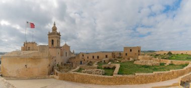 Gozo Malta 'daki Victoria Kalesi' nin panoramik manzarası
