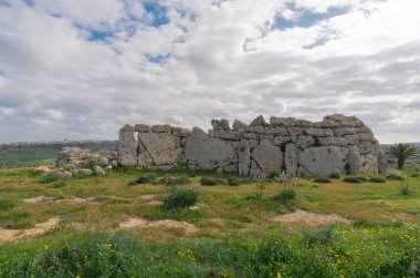 Malta Ggantija 'nın Megalitik Tapınakları