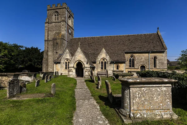 Iglesia de Santa María Magdalena en Hullavington, Wiltshire, Inglaterra, Un —  Fotos de Stock