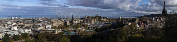 Edimburgo - panorama, una vista desde el Castillo de Edimburgo. Reino Unido — Foto de Stock