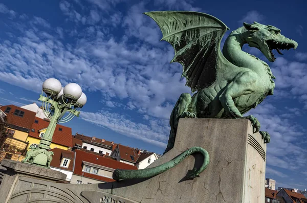 Ljubljana Dragon at Zmajski most, Словения — стоковое фото