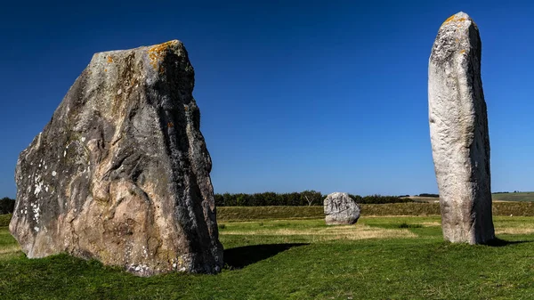 Pedras de pé que fazem parte do antigo círculo megalítico em — Fotografia de Stock