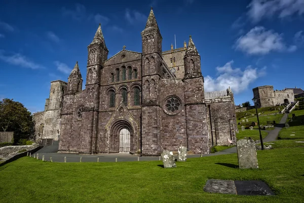 St Davids Cathedral i Pembrokeshire, Wales, Storbritannien — Stockfoto