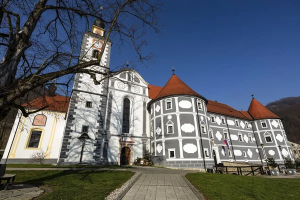 Olimje slott i Slovenien. Kloster slott berömda byggnader i — Stockfoto