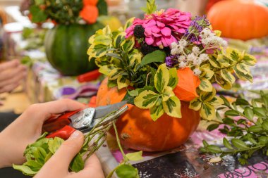 Tasarlanmış çiçekçi sonbahar düzenleme