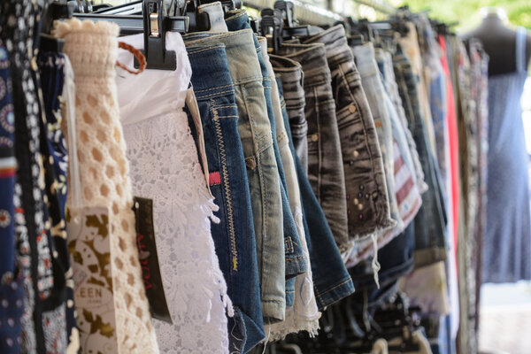 предлагаемая одежда на продажу
