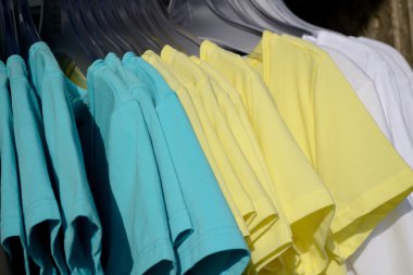 Elbise askısı, T-shirt