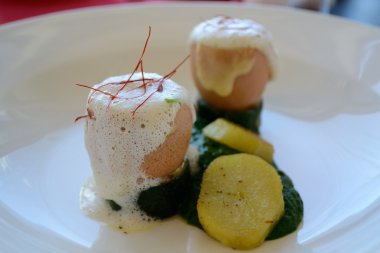 Peynir yumurta malzemeler ile