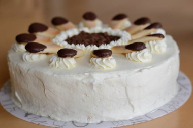 Pasta şenlikli dekore edilmiş