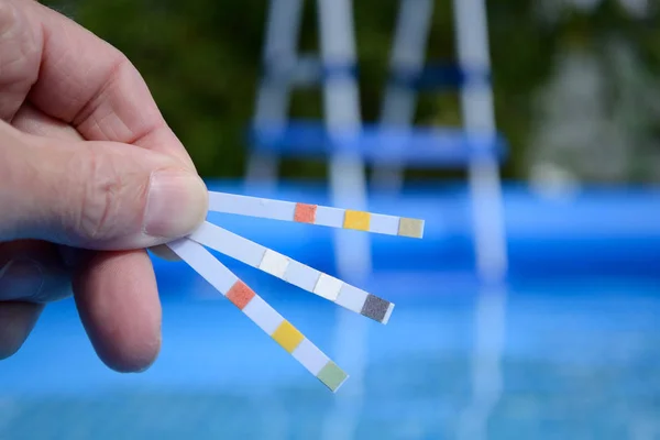 Se prueba la calidad del agua — Foto de Stock